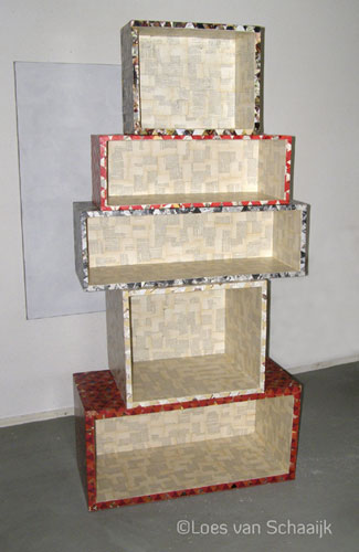 Boekenkast collage op honingraatkarton maten variërend van 46-115 cm 2010